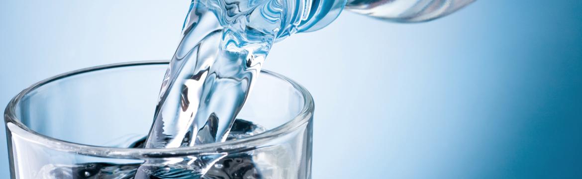 Minerální vody: Jaké máme typy a které není vhodné pít stále?