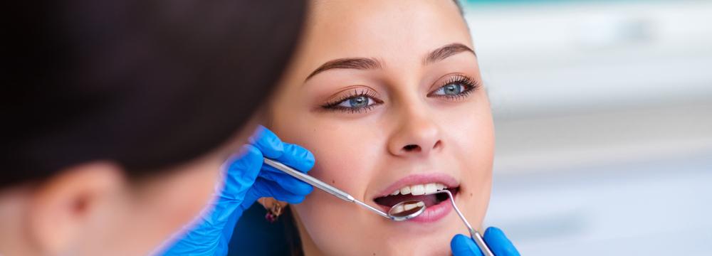 Paradentóza: nenechte si kazit úsměv! Jak účinně předcházet krvácení dásní?