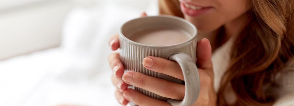 Tajemství horkých nápojů. Proč horký čaj dokáže ochladit a káva v ruce váš činí přátelštější?
