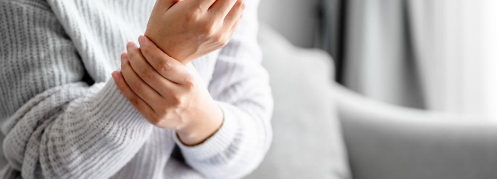 Brní vám nohy častěji? Může jít o skrytý problém, který byste neměli podcenit