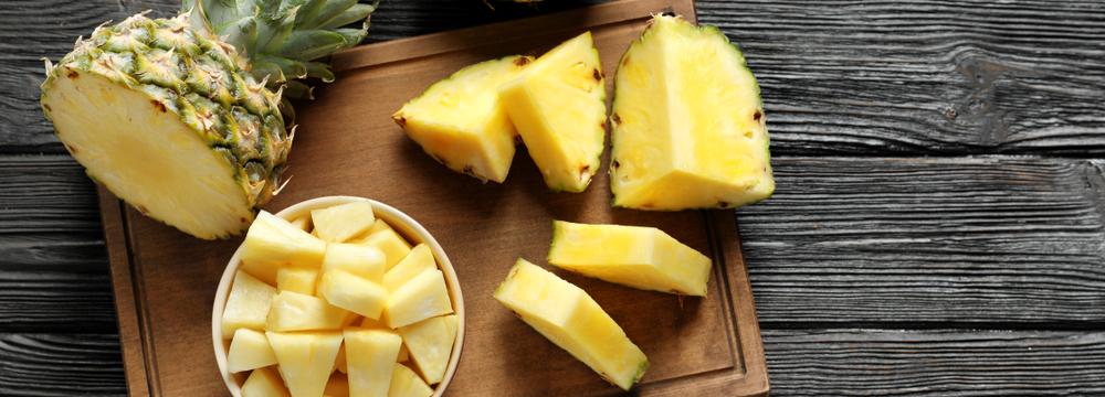 Ananas: exotické ovoce, které pomáhá při trávení. Jak ho ideálně naporcovat?