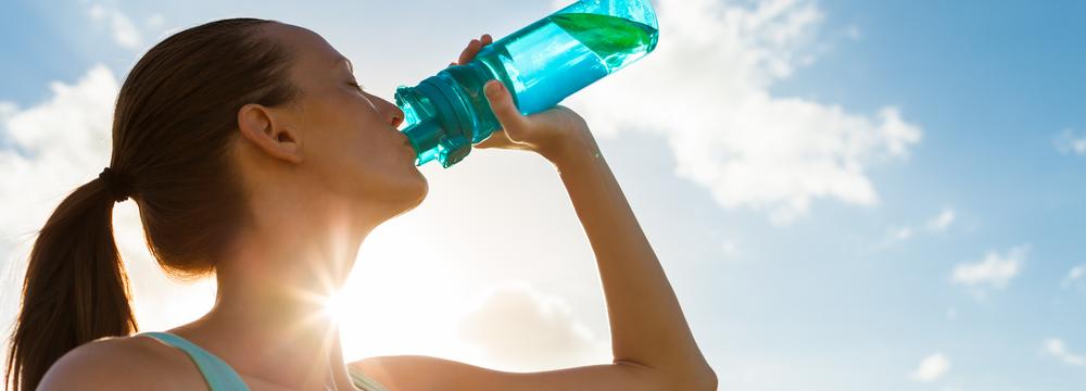 Hydratace jako letní téma: co, kdy a kolik pít během teplých měsíců