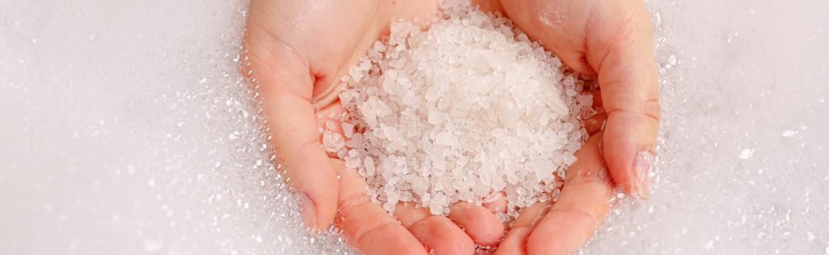 Epsomská sůl: Připravte si koupel a doplňte hořčík zvnějšku