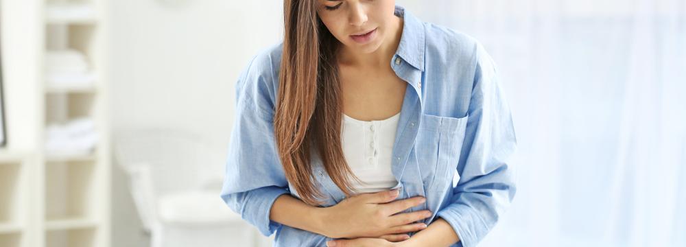 Mapa ženských bolestí břicha: Kdy nad nimi mávnout rukou a kdy naopak zpozornět?