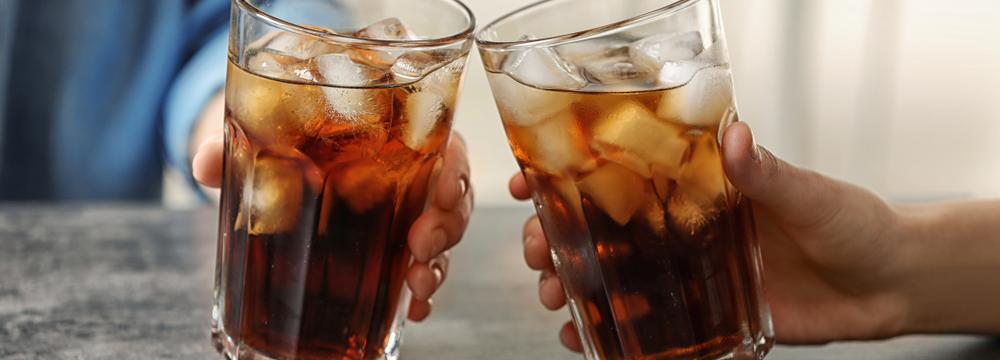 Kolové nápoje – proč nám dělají dobře na žaludek a pro koho nejsou vhodné?