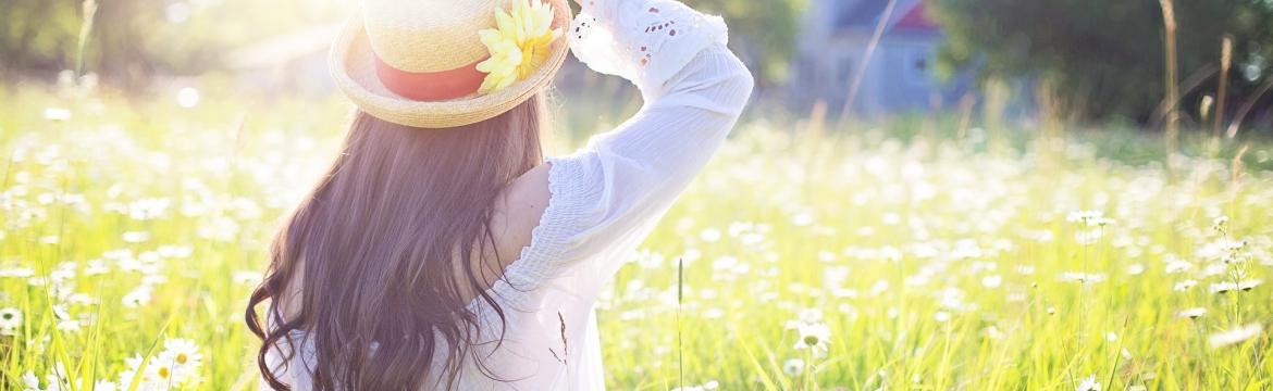 Slunce a jeho účinky: Proč se v létě cítíme šťastnější?
