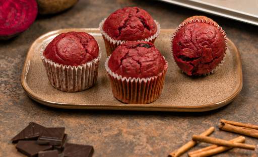 Muffiny s červenou řepou a hořkou čokoládou