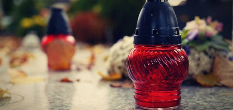 Dušičky a vůně: Co možná nevíte o vůních a bylinách ve spojení se smrtí