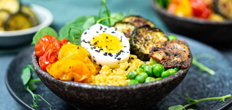 Quinoa s pečenou zeleninou a medvědím česnekem