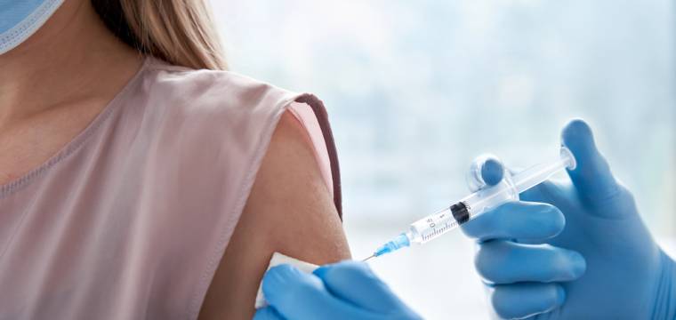 Vyvracíme mýty: Proticovidové vakcíny plodnost neohrožují, vysvětlíme proč.