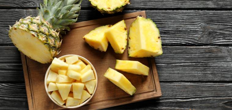 Ananas: exotické ovoce, které pomáhá při trávení. Jak ho ideálně naporcovat?