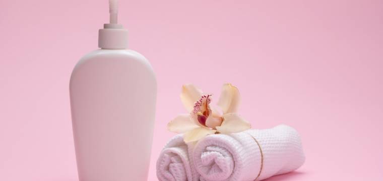 Intimní hygiena – obyčejný sprchový gel je nevhodný, ubrousky jsou plné chemie. Co tedy používat?