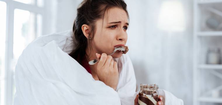 Emociální hlad: Jak bojovat proti jedení z nudy či ze stresu?