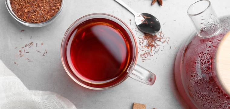 Rooibos: nápoj, který se pije jako čaj, ale neobsahuje kofein. Připravte si z něj sváteční nápoj!