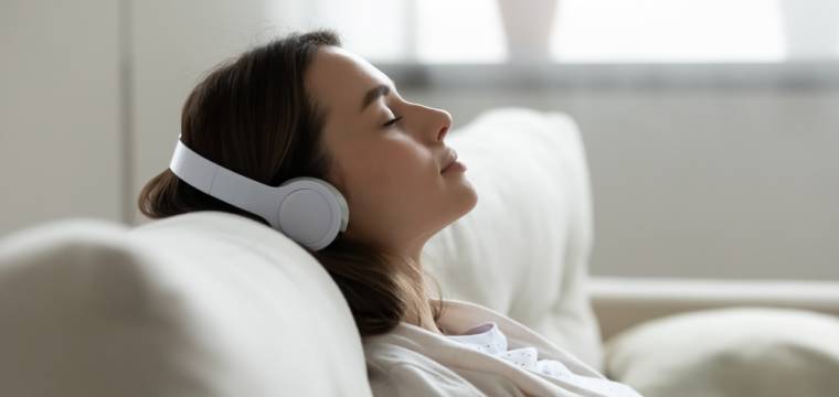 Poslech vážné hudby vám pomůže snížit krevní tlak, zlepšit spánek a nebo vylepšit vztahy, tvrdí vědci