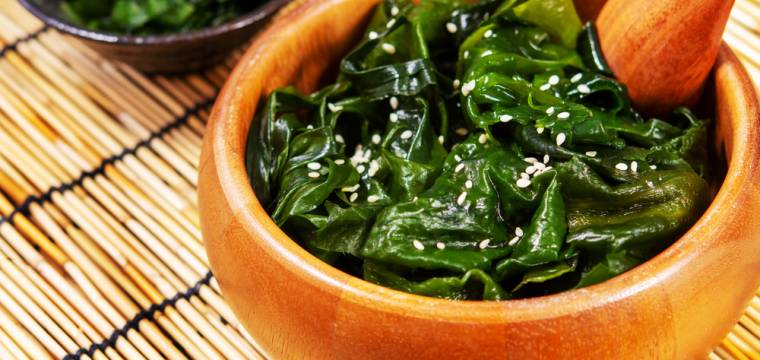Kelp: řasa, díky které posílíte funkci štítné žlázy. Co s ní můžete vykouzlit v kuchyni?