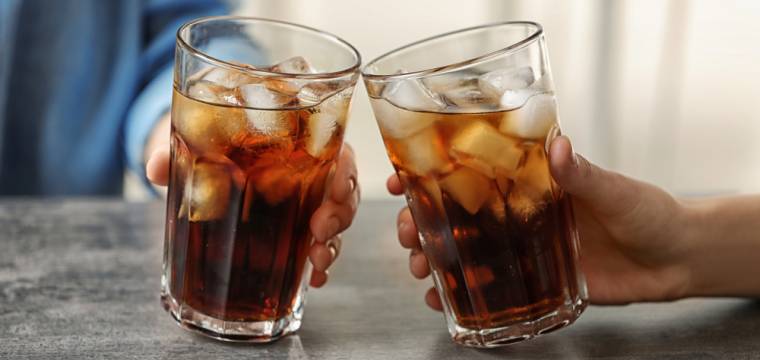 Kolové nápoje – proč nám dělají dobře na žaludek a pro koho nejsou vhodné?