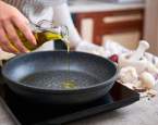 Olivový olej jako nezdravější tuk do jídelníčku. Umíte ho správně používat?