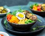 Quinoa s pečenou zeleninou a medvědím česnekem