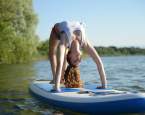Paddleboarding: způsob, jak si užít vody a zároveň tvarovat křivky