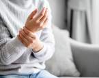 Brní vám nohy častěji? Může jít o skrytý problém, který byste neměli podcenit