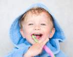 Péče o dětské zoubky – pasta není potřeba a otírat by se měly i v noci. Co dalšího jste nevěděli?