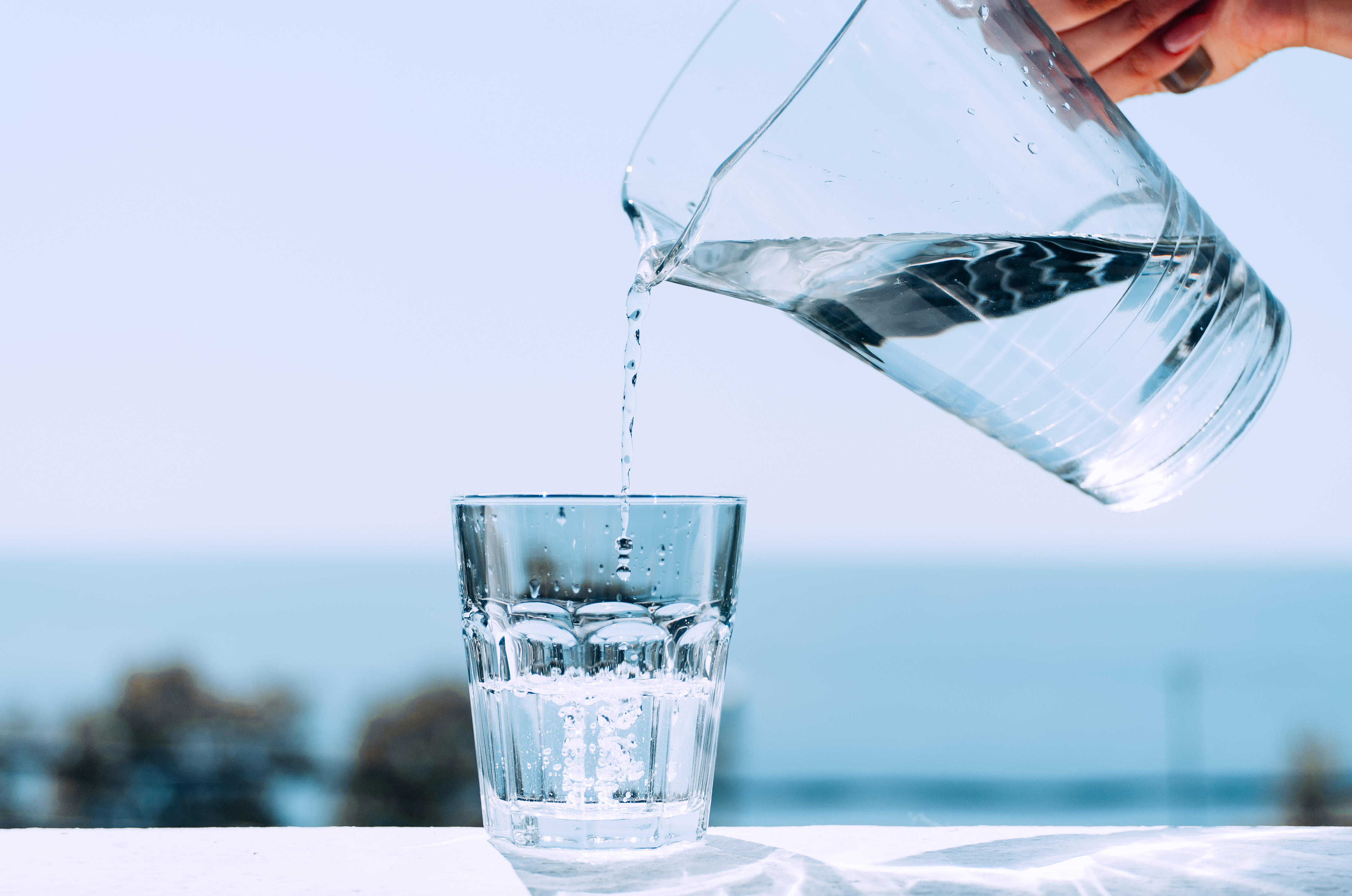 Выпейте стакан воды 1. Чистая вода. Питьевая вода. Стакан воды. Стакан чистой воды.